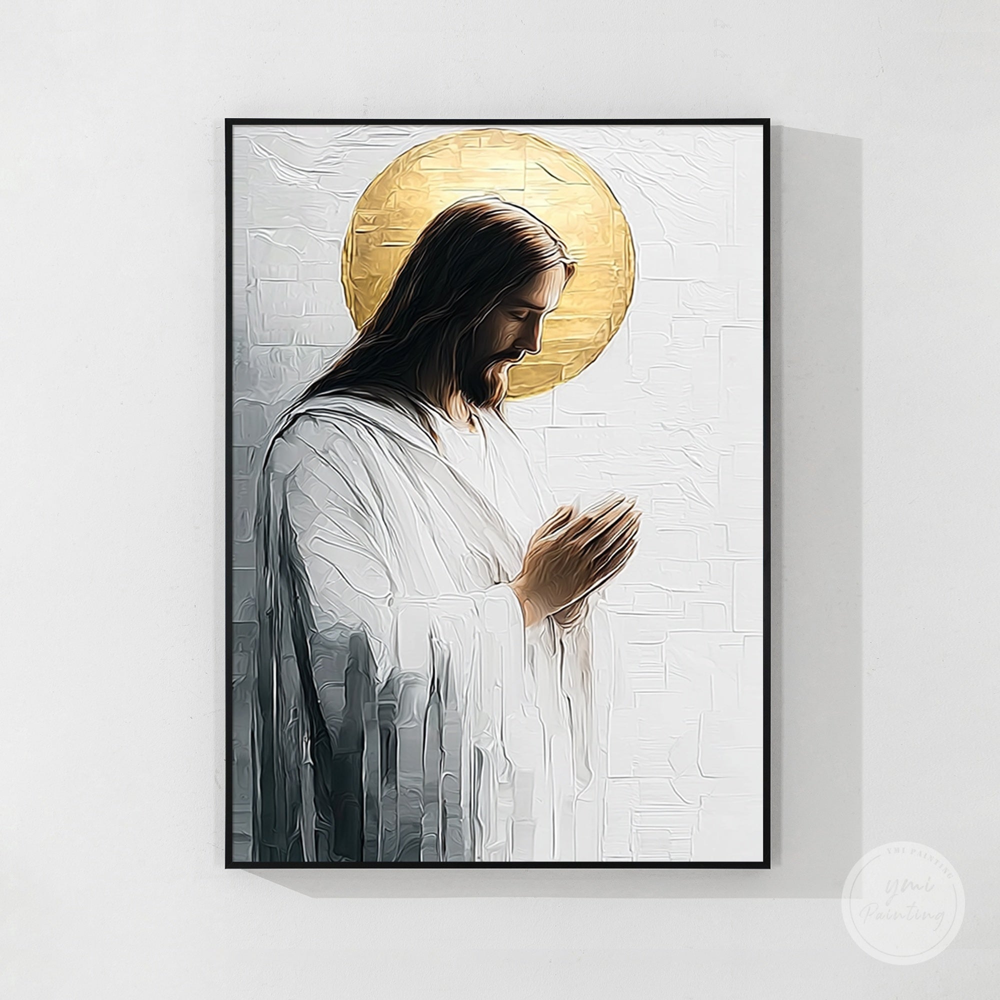 Tela religiosa di Gesù esposta in una camera da letto che crea uno spazio calmo e rilassante.