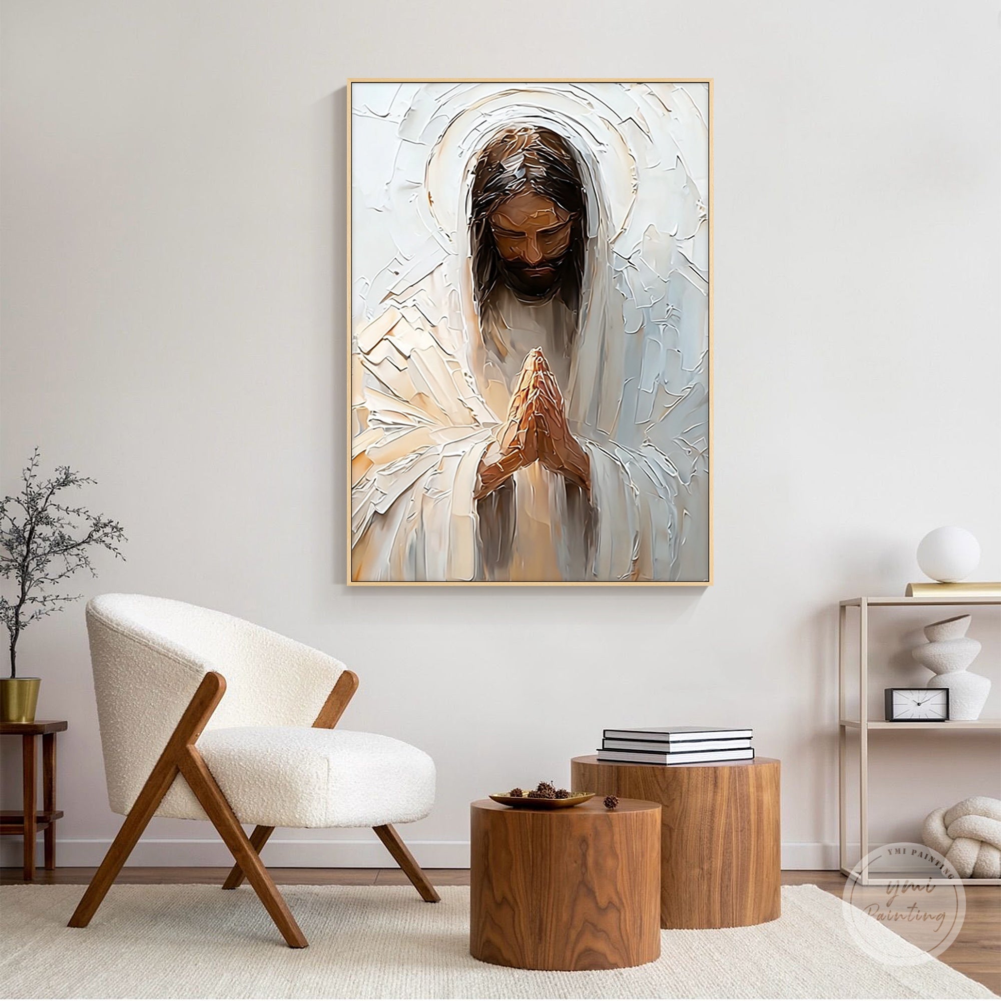 Kristent lerretskunstverk av Jesus i en stue med nøytral innredning og rolig belysning.