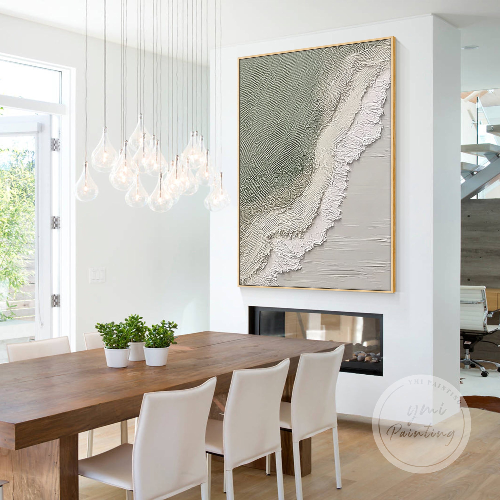 abstrakte Collage-Leinwand im Esszimmer gezeigt