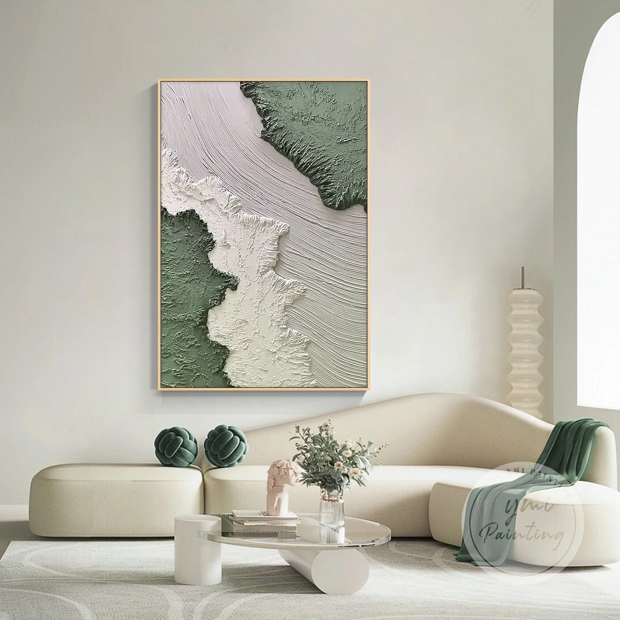 Arte murale astratta testurizzata minimalista come punto focale nel soggiorno.