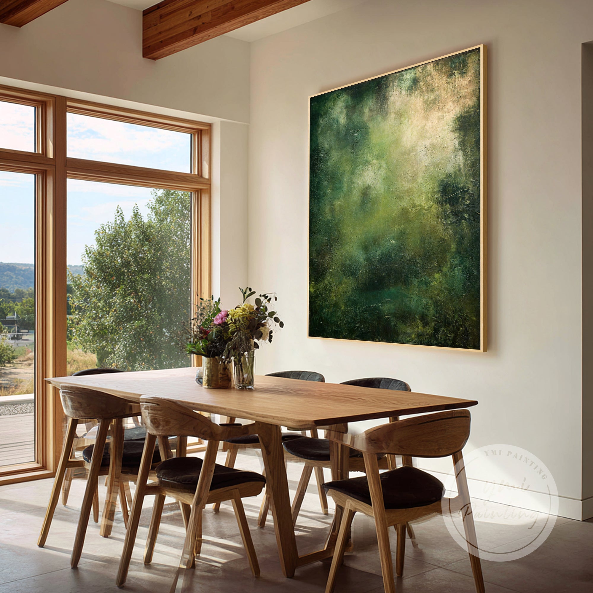 arte abstrata de parede verde escuro exibida na sala de jantar